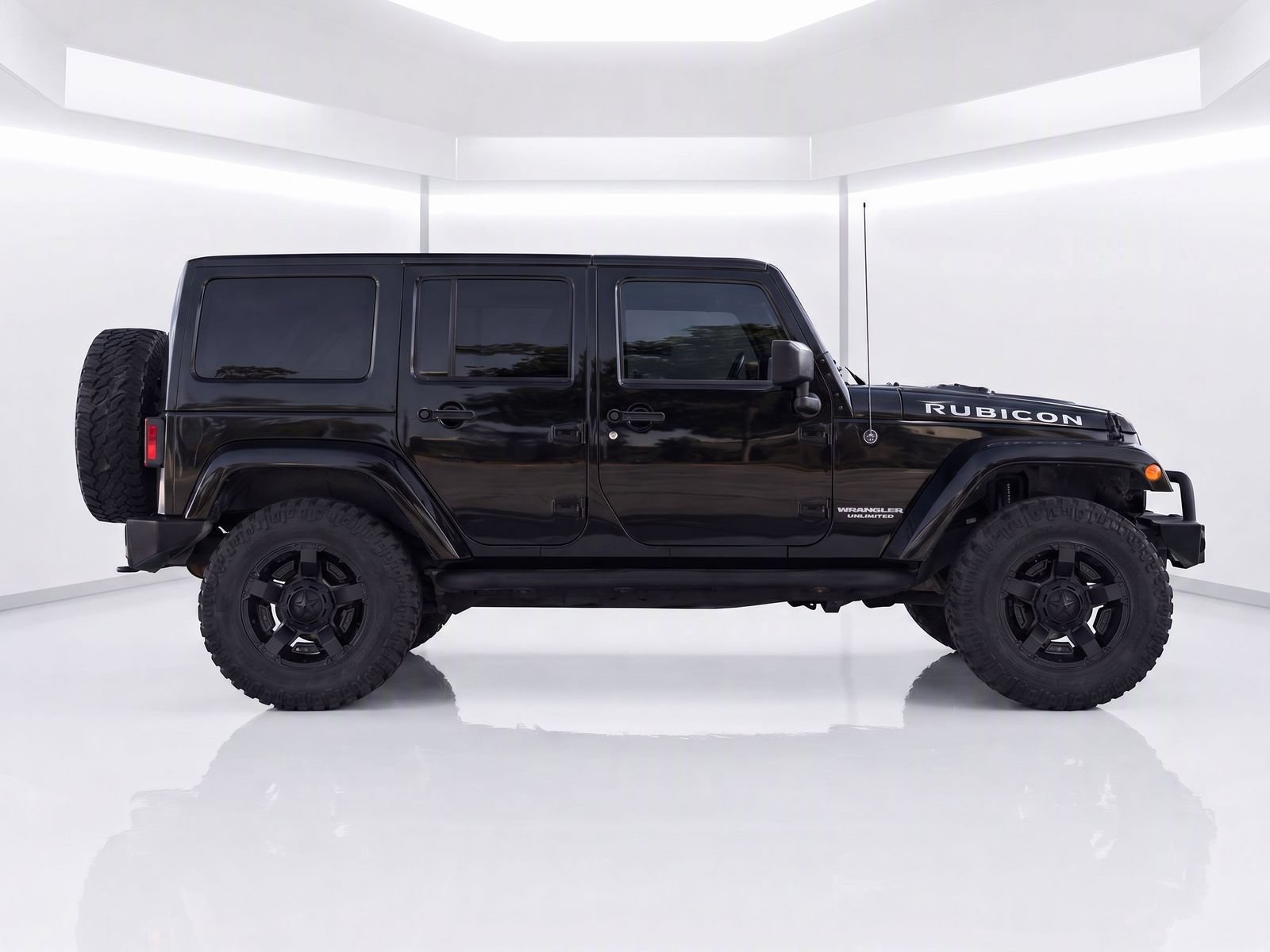 Used 2012 Jeep Wrangler Unlimited Rubicon w/ Connectivity Group AWD/4WD image 3