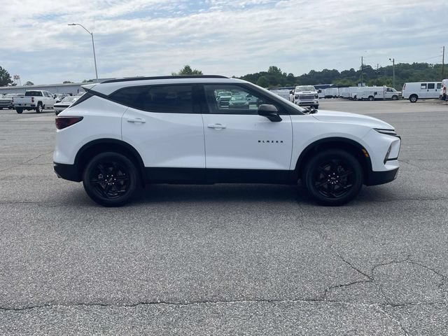 Used 2024 Chevrolet Blazer LT w/ Midnight/Sport Edition FWD image 2