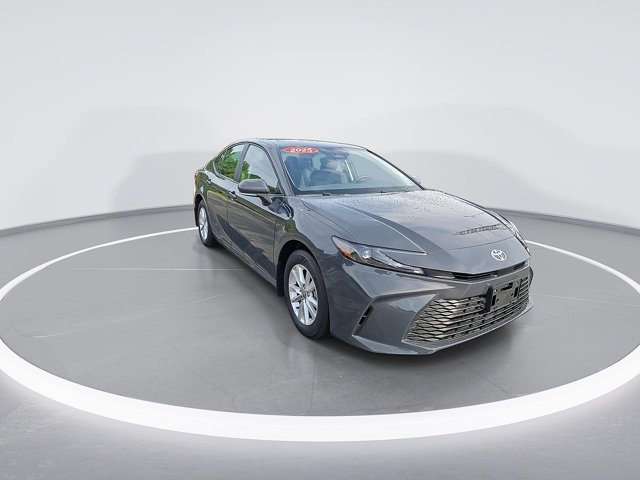 Used 2025 Toyota Camry LE AWD/4WD image 2