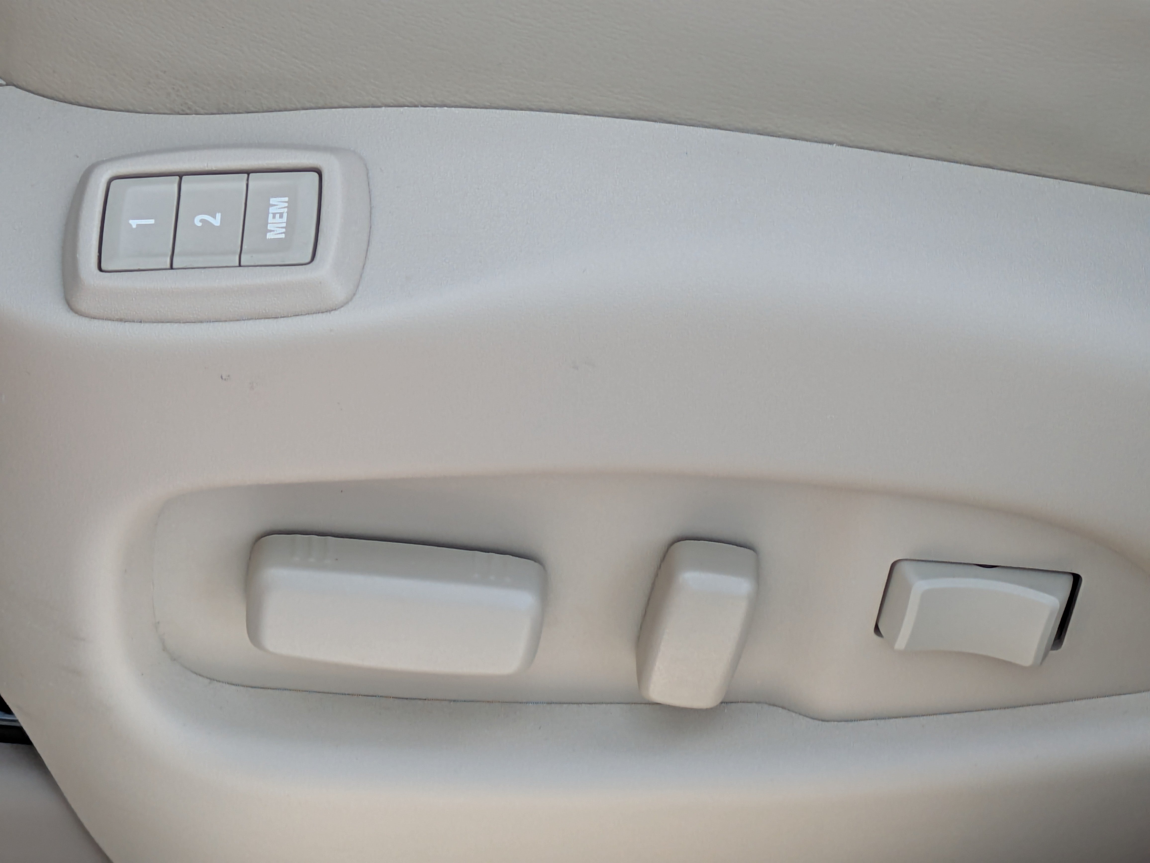 Used 2016 Cadillac SRX Premium FWD image 18