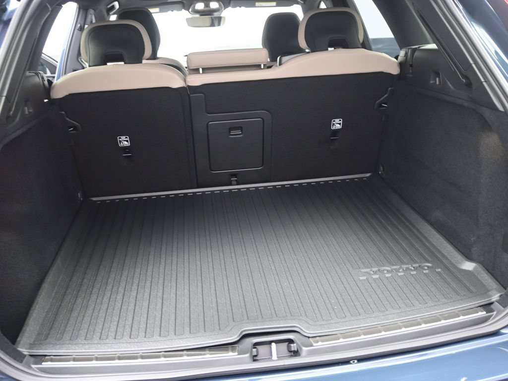 New 2026 Volvo XC60 B5 Plus w/ Climate Package AWD/4WD image 18
