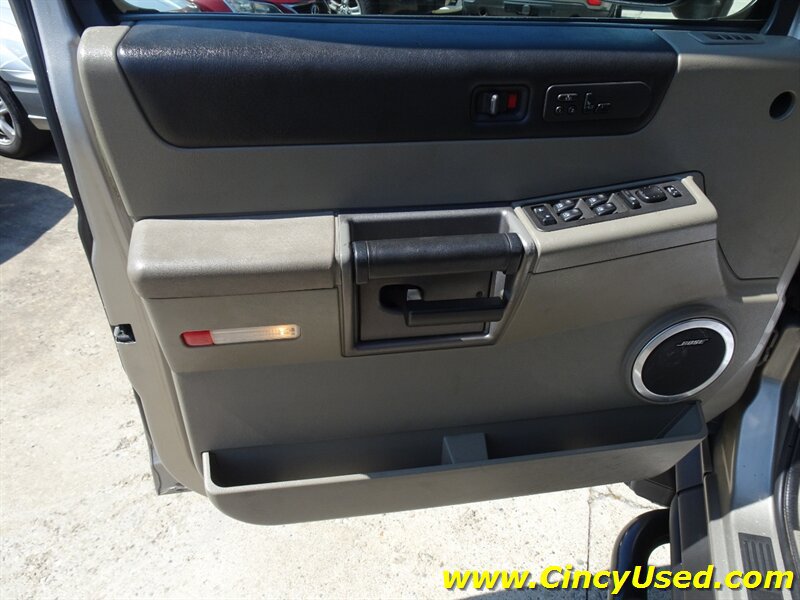 Used 2004 HUMMER H2 w/ Preferred Equipment Group AWD/4WD image 30