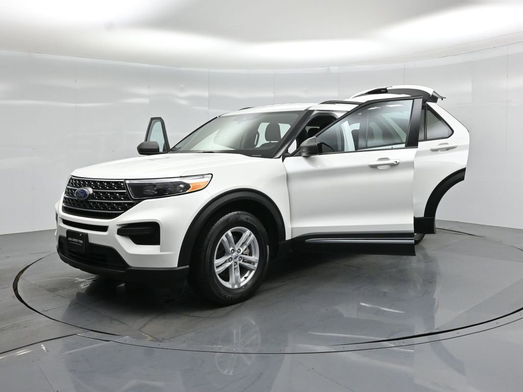 Certified 2024 Ford Explorer XLT RWD image 30