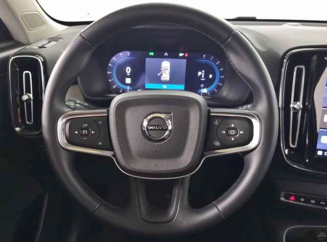 Certified 2025 Volvo XC40 B5 Core image 21