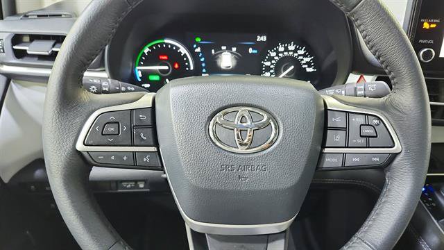 Used 2025 Toyota Sienna XLE w/ XLE Plus Package AWD/4WD image 15