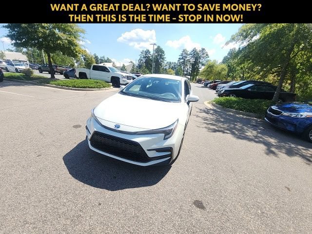 Used 2024 Toyota Corolla SE w/ Convenience Package FWD image 4