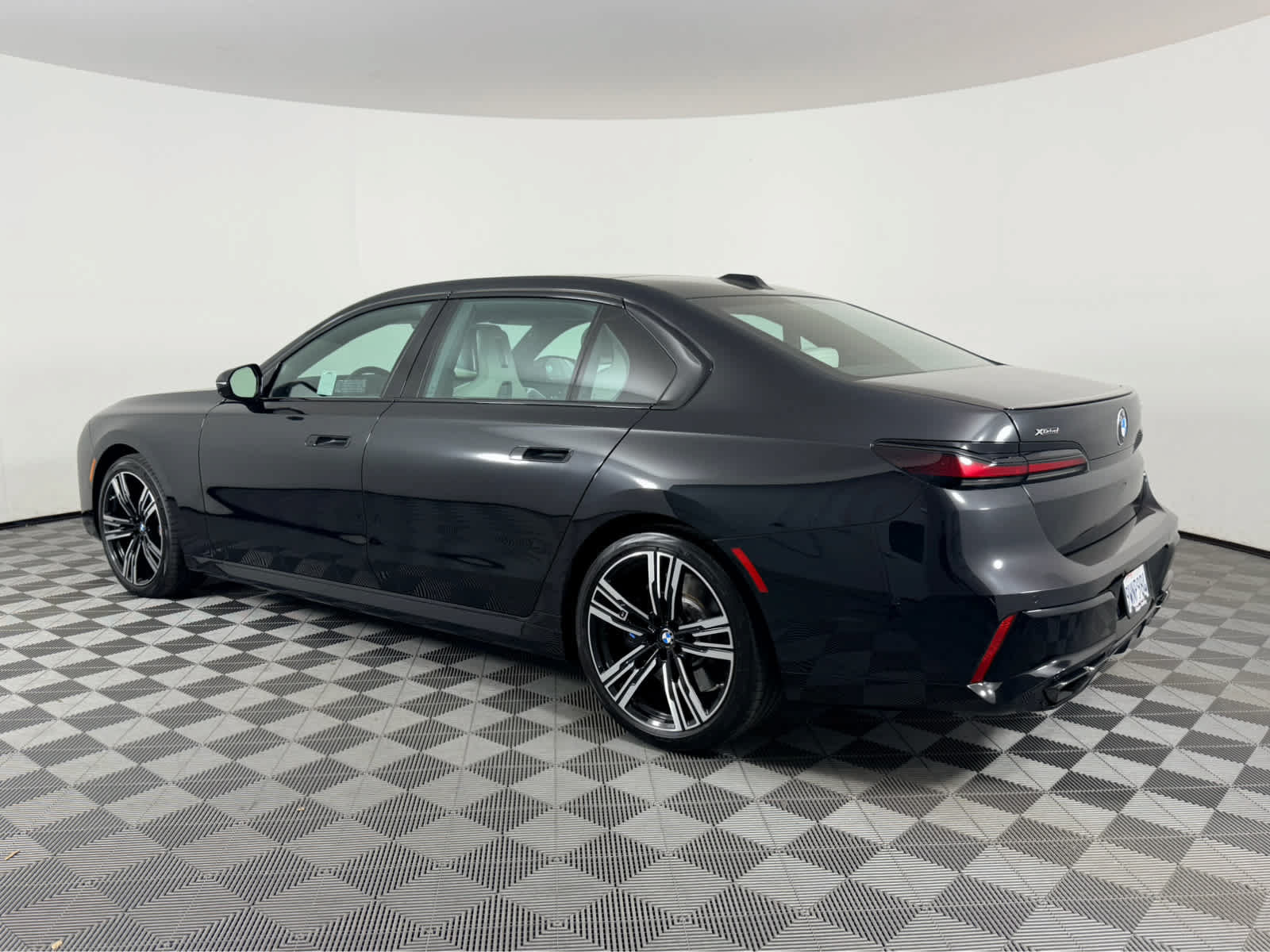 Used 2025 BMW 760i xDrive AWD/4WD image 5