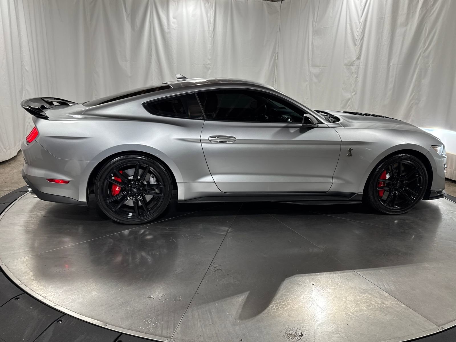 Used 2020 Ford Mustang Shelby GT500 w/ Technology Package RWD image 9