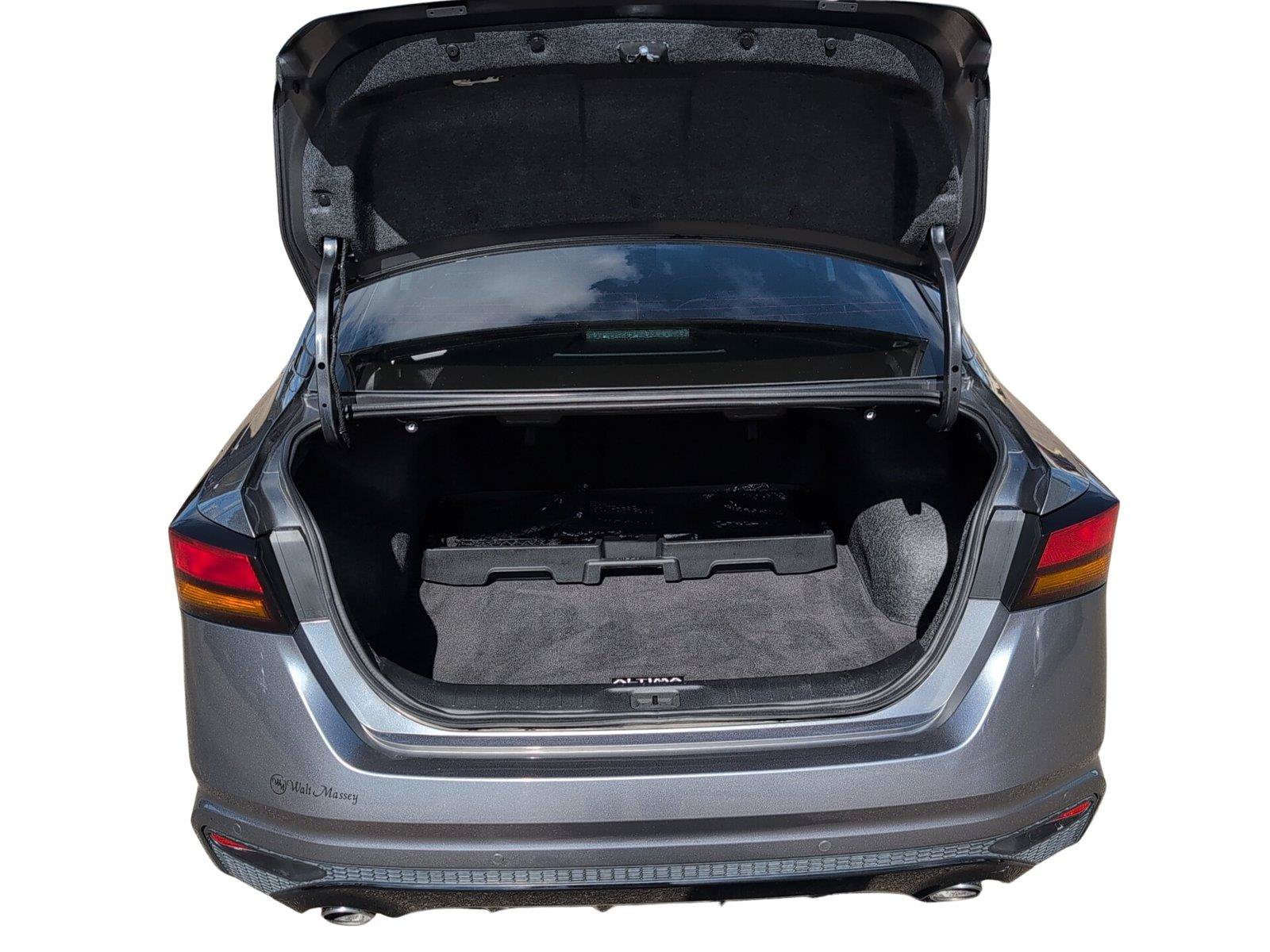 Used 2024 Nissan Altima 2.5 SR w/ SR Premium Package FWD image 5