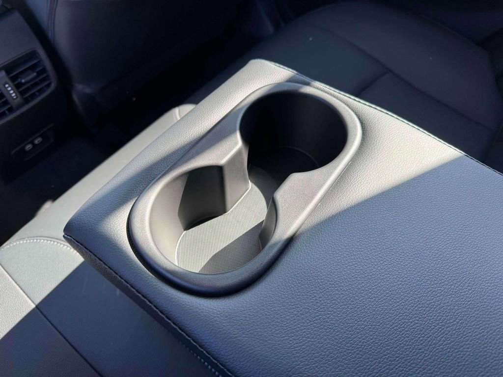 Used 2023 Toyota Corolla Cross XLE w/ Convenience Package image 12