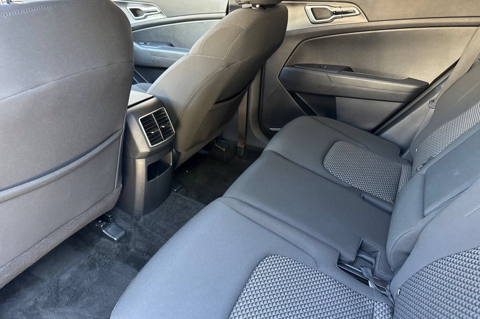 Used 2024 Kia Sportage LX AWD/4WD image 15