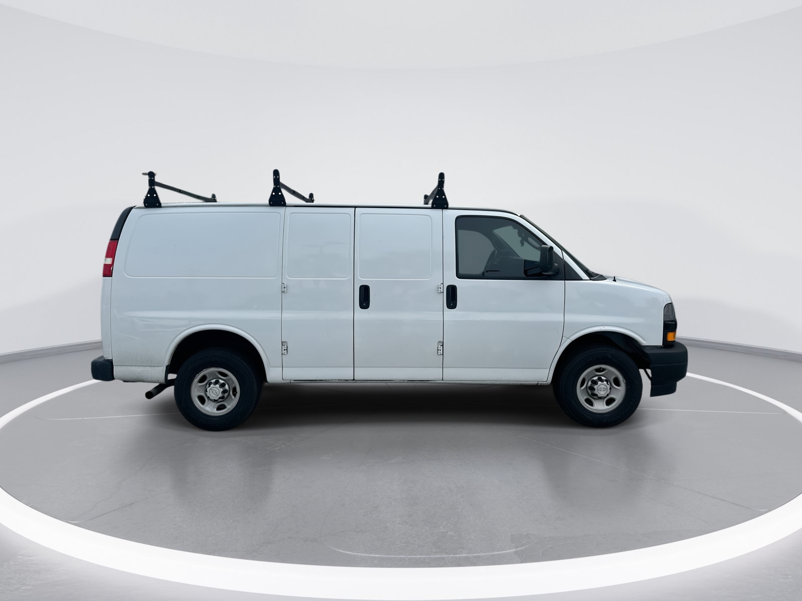 Used 2018 Chevrolet Express 2500 RWD image 10