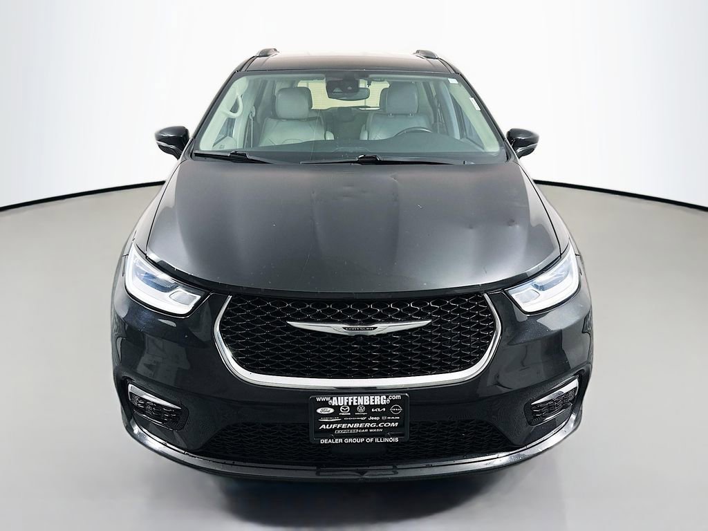 Used 2021 Chrysler Pacifica Touring-L image 2