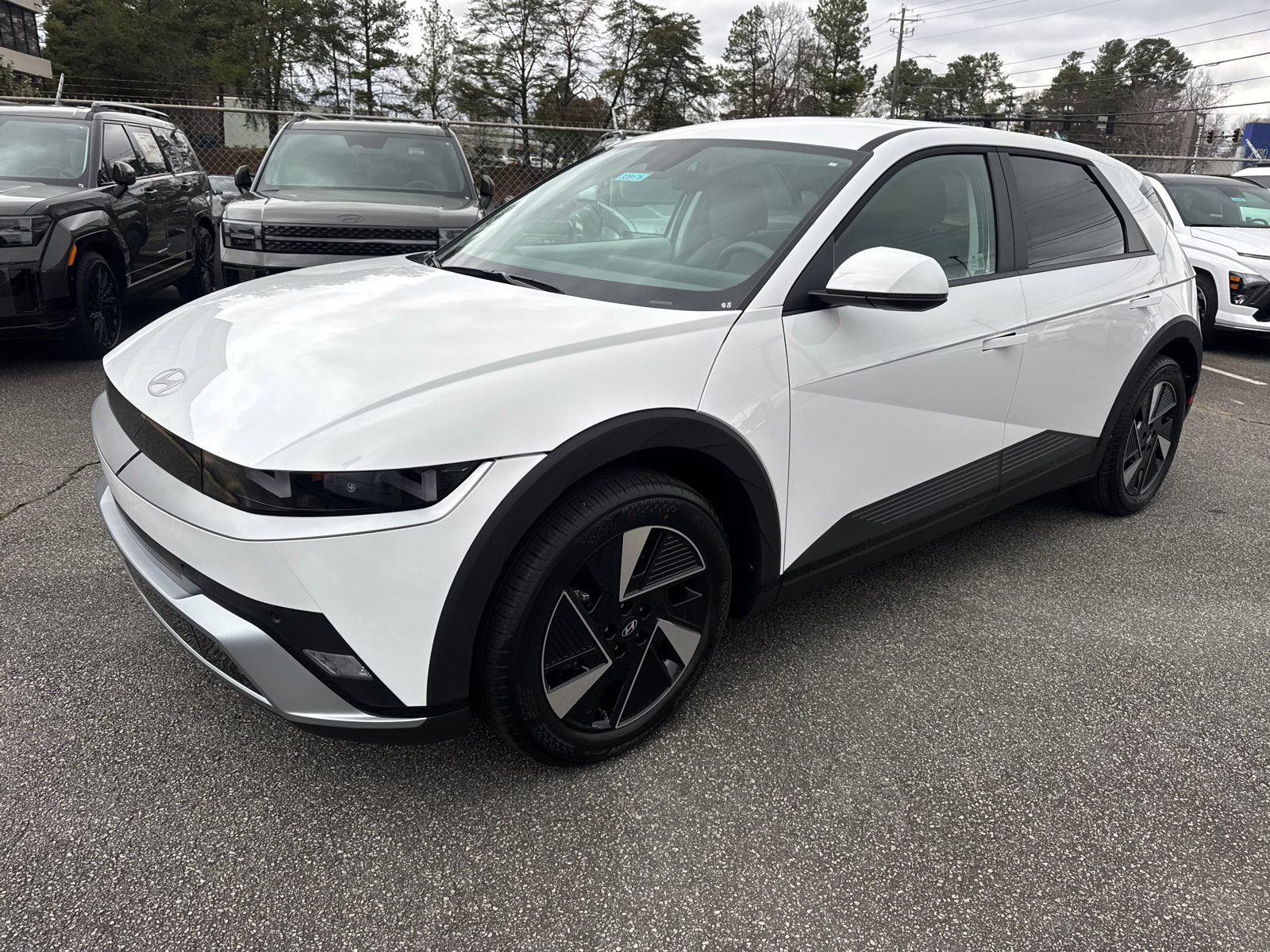 New 2025 Hyundai Ioniq 5 SE image 4