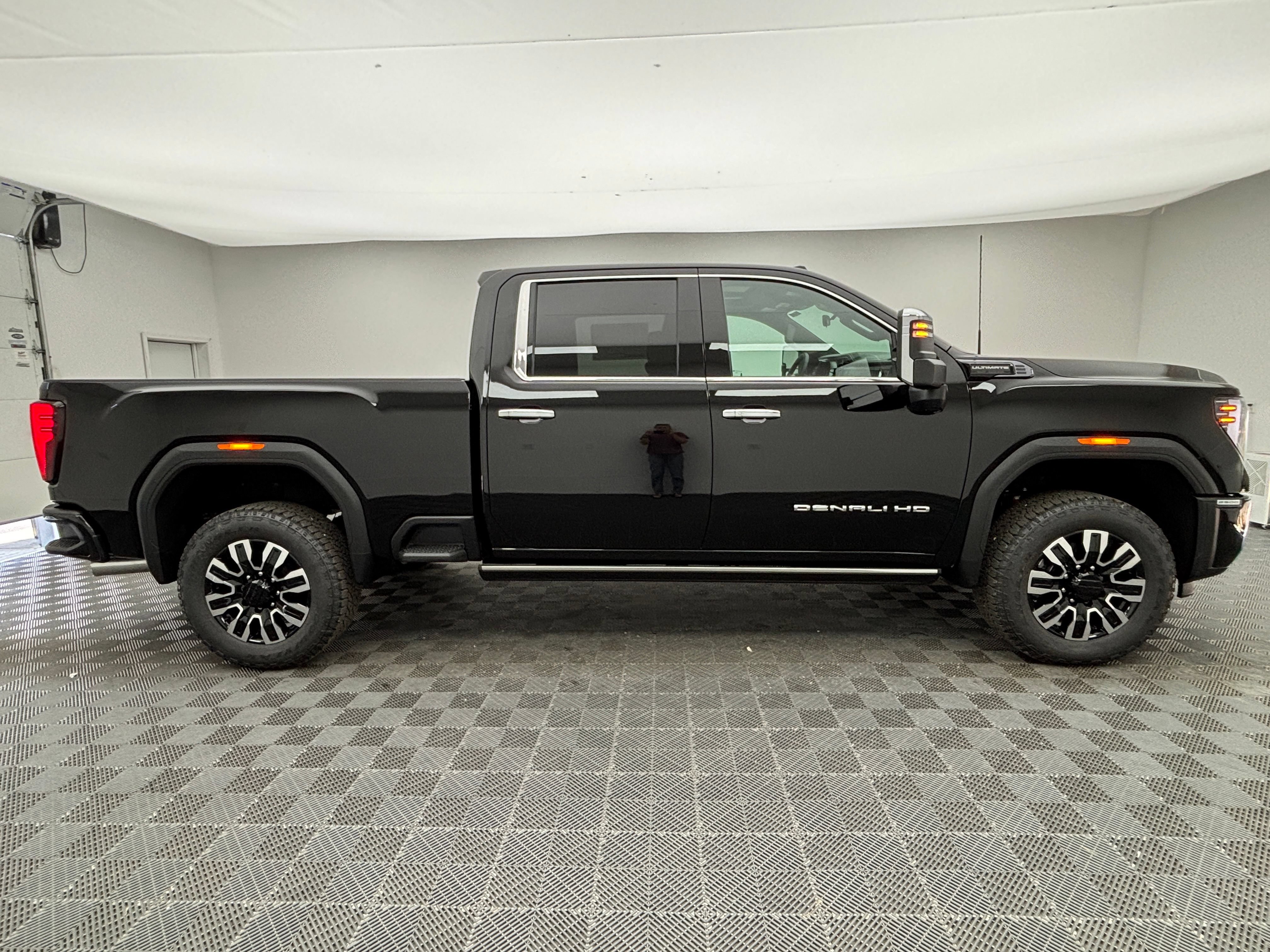New 2026 GMC Sierra 2500 Denali Ultimate AWD/4WD image 9