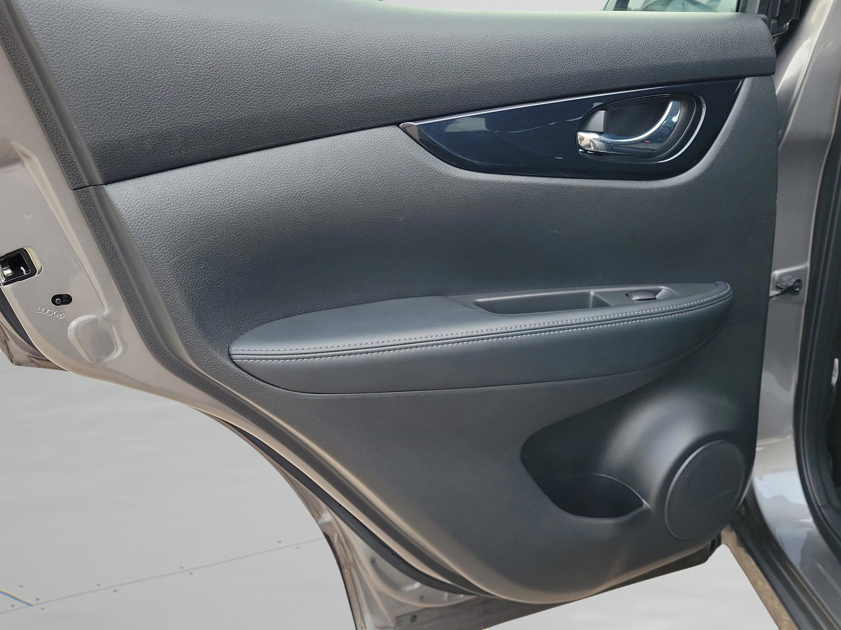 Used 2019 Nissan Rogue Sport SV image 11