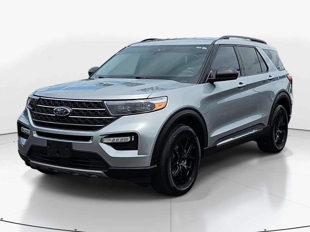 Used 2022 Ford Explorer XLT w/ Equipment Group 202A AWD/4WD image 11