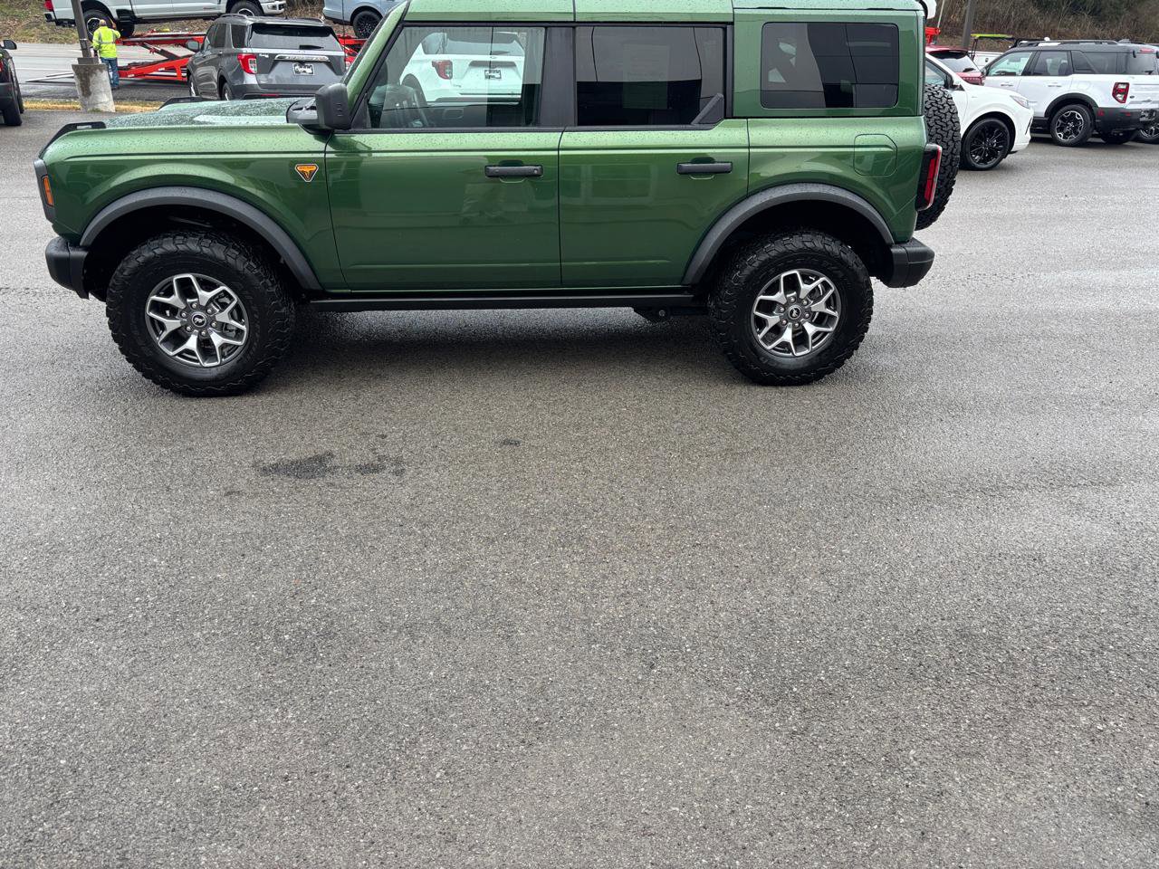 Used 2025 Ford Bronco Badlands image 2