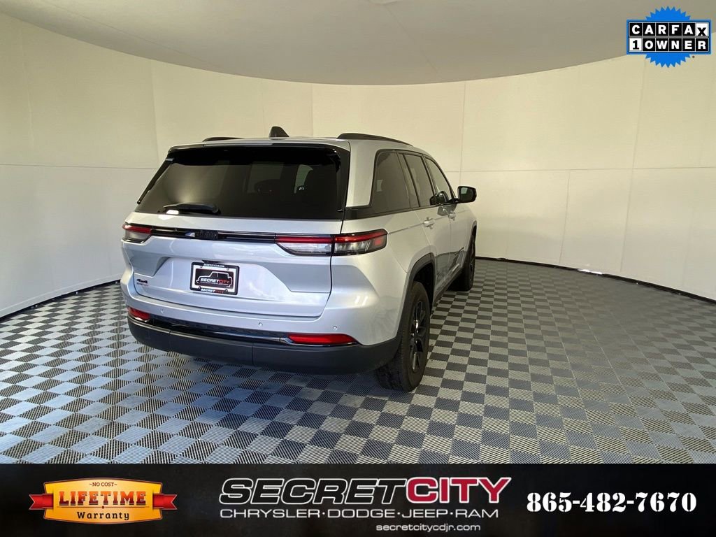 Used 2024 Jeep Grand Cherokee Altitude image 7