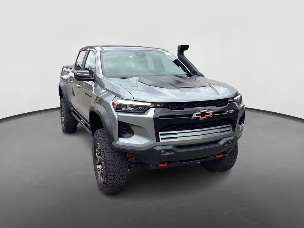 Used 2024 Chevrolet Colorado ZR2 w/ ZR2 Convenience Package III image 3