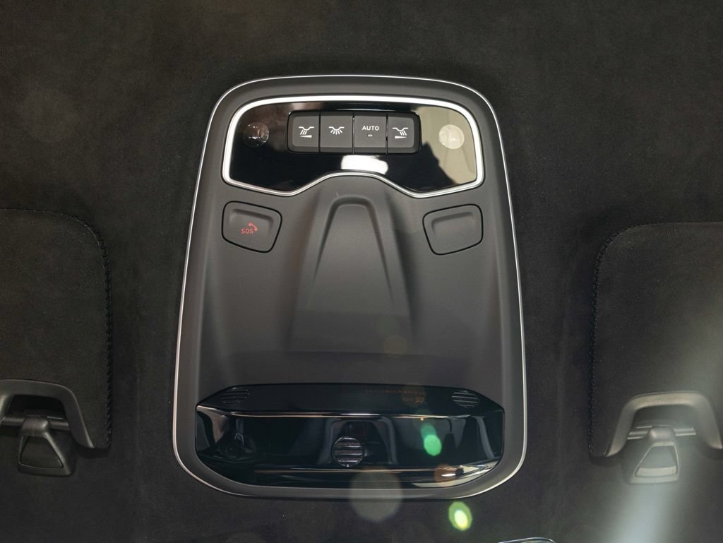 Used 2025 Lotus Emira RWD image 39