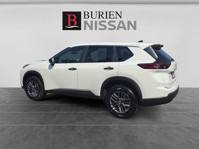 Used 2024 Nissan Rogue S FWD image 3