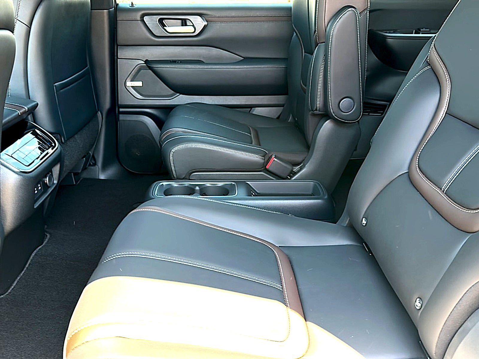 New 2026 Nissan Armada SL w/ Captain's Chari Seat Package AWD/4WD image 15