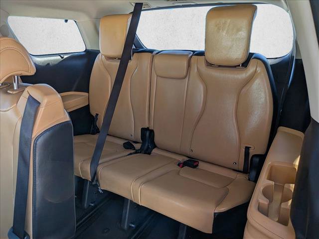 Used 2024 Kia Carnival EX FWD image 19