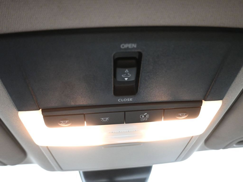 Used 2022 Nissan Altima 2.5 SV w/ SV Premium Package image 11