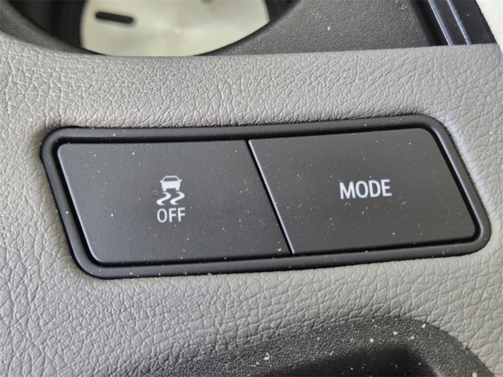 Used 2025 Cadillac XT6 Premium Luxury image 31