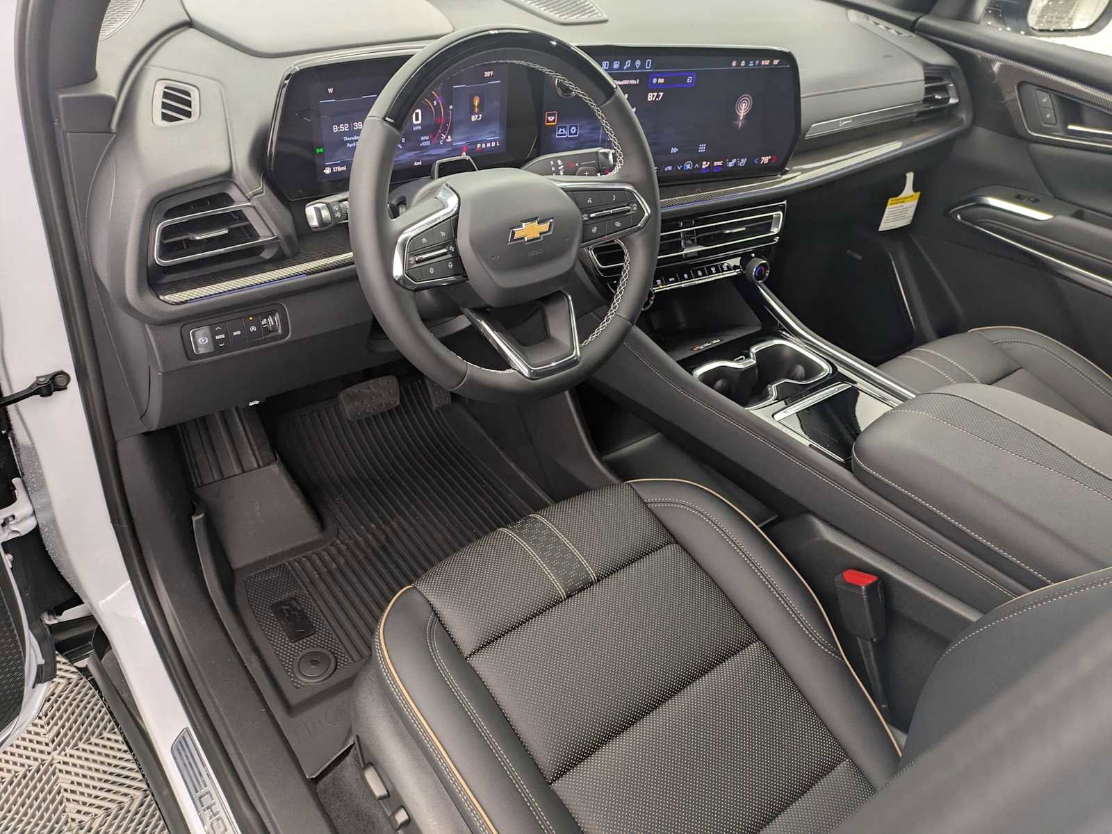 New 2026 Chevrolet Traverse High Country image 2