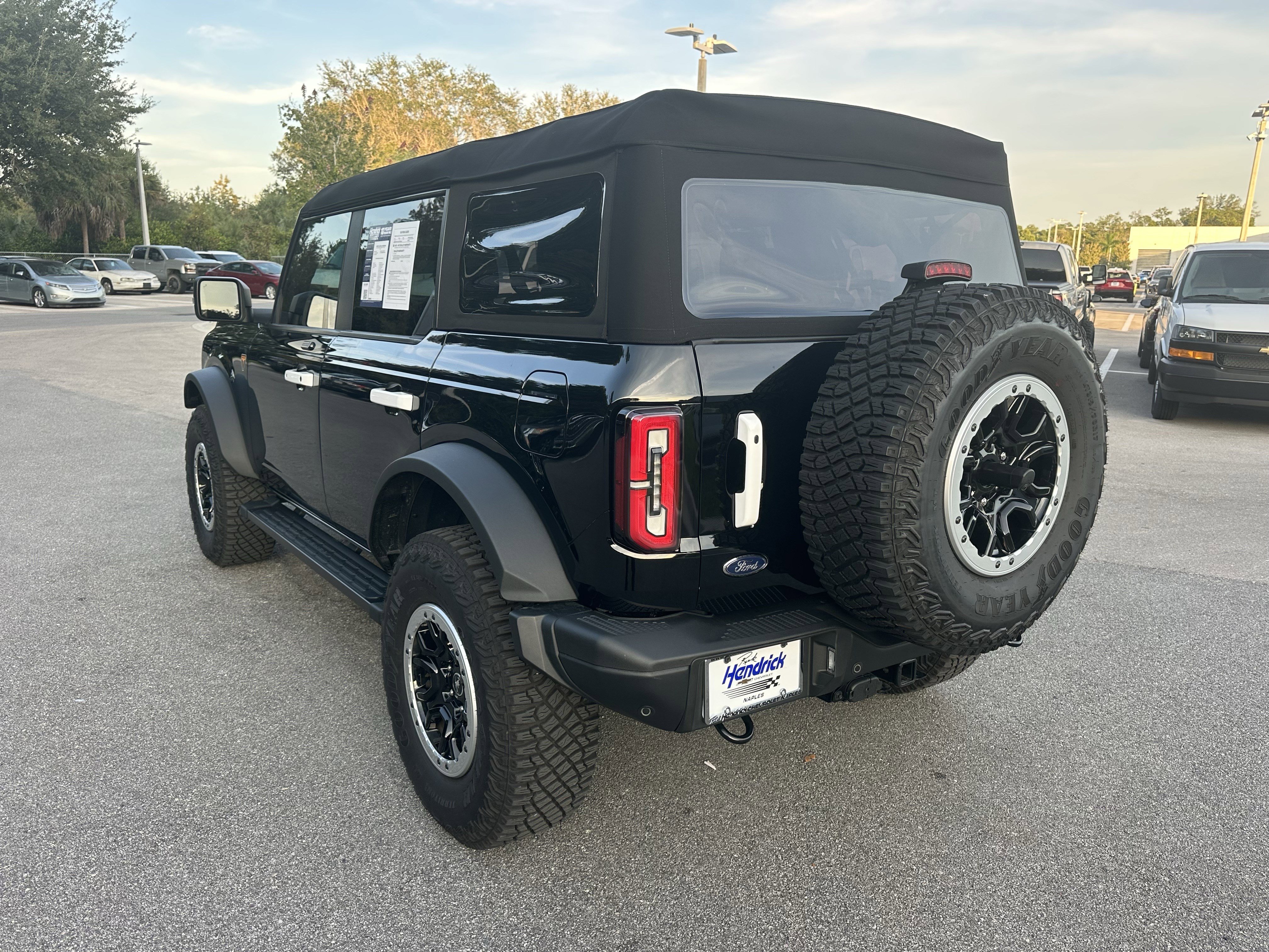 Used 2023 Ford Bronco Badlands image 8