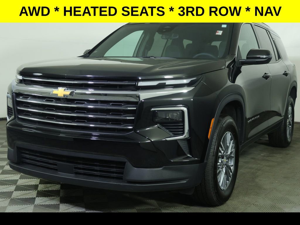 Used 2025 Chevrolet Traverse LT image 1