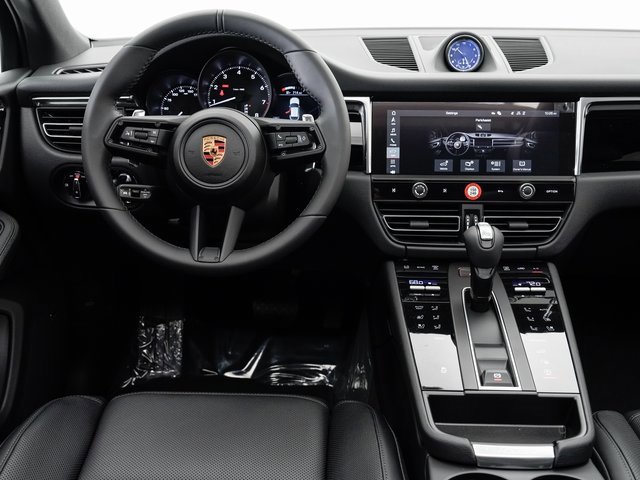 Used 2025 Porsche Macan image 16