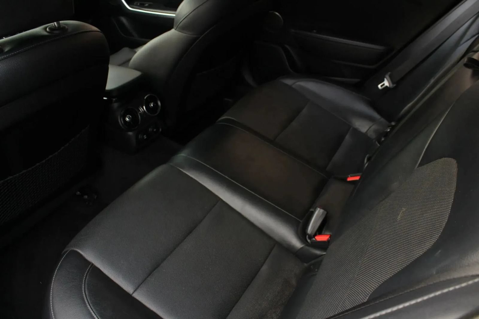 Used 2018 Kia Stinger Premium RWD image 17