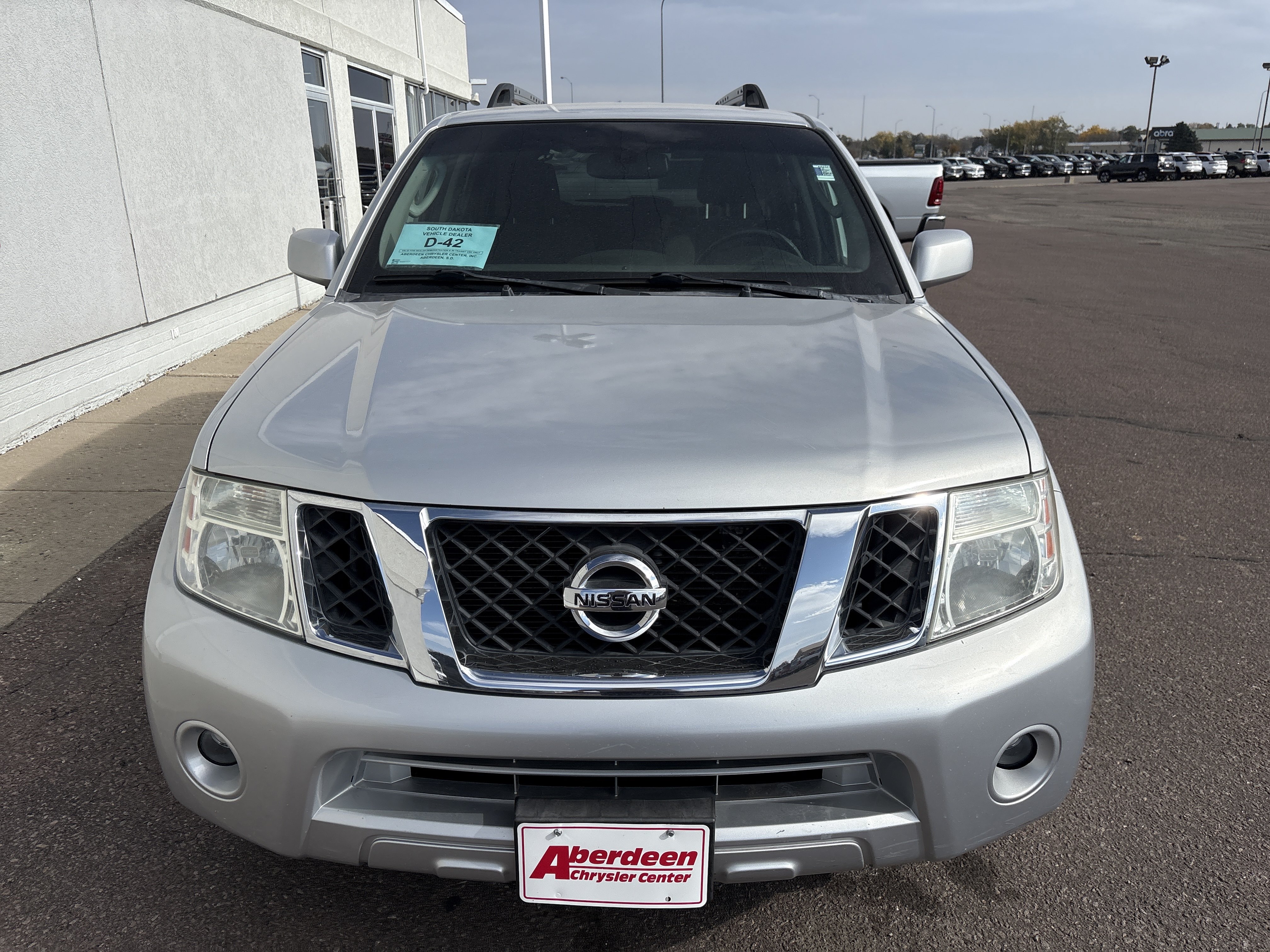 Used 2011 Nissan Pathfinder SV RWD image 3