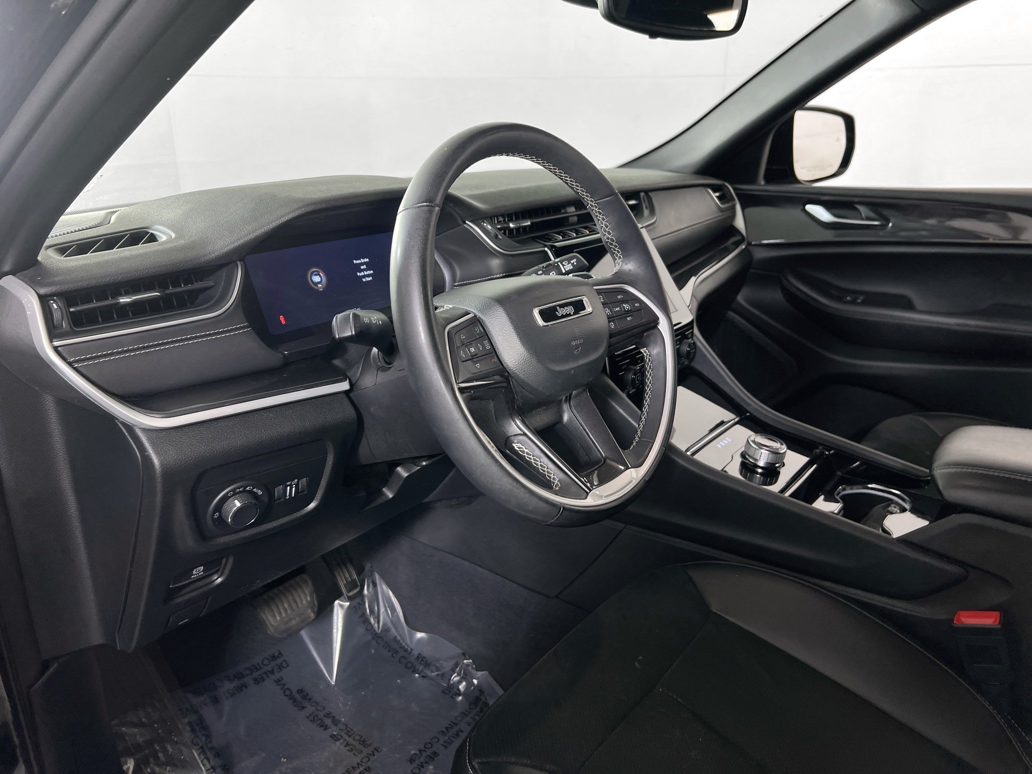 Used 2023 Jeep Grand Cherokee Altitude AWD/4WD image 9