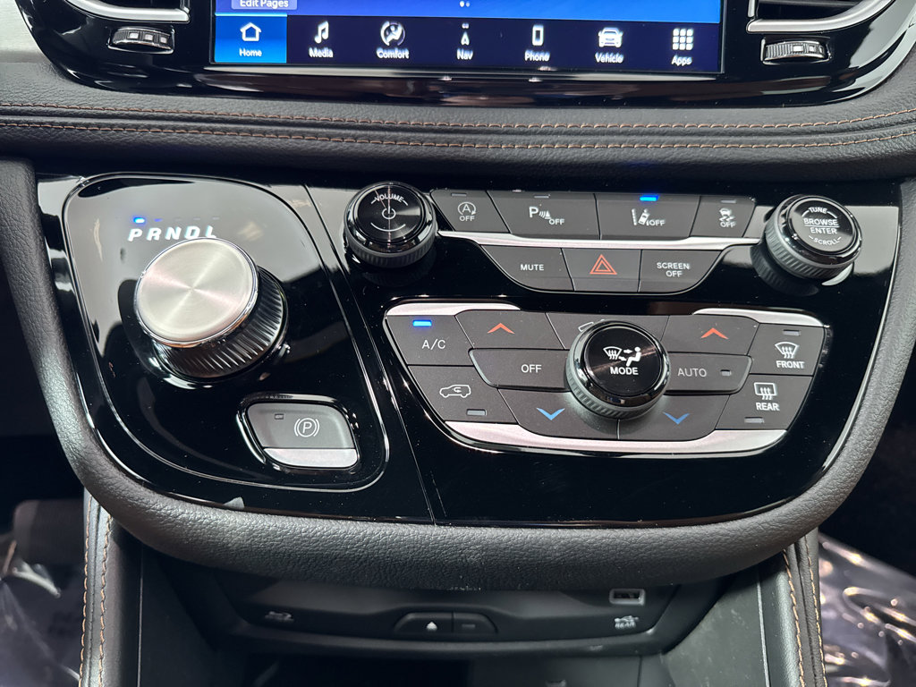 New 2026 Chrysler Pacifica Pinnacle image 15