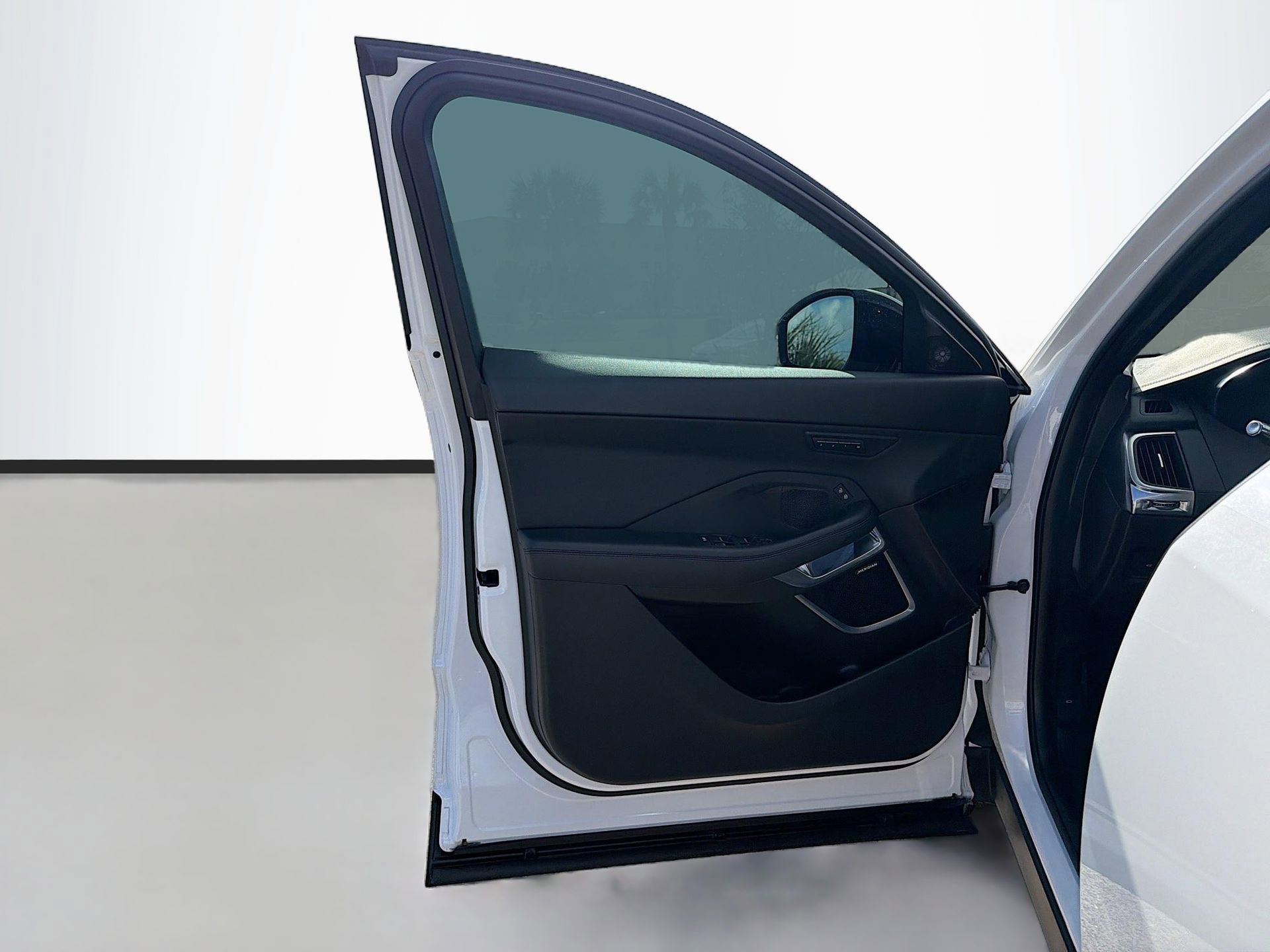 Used 2022 Jaguar E-PACE SE image 22