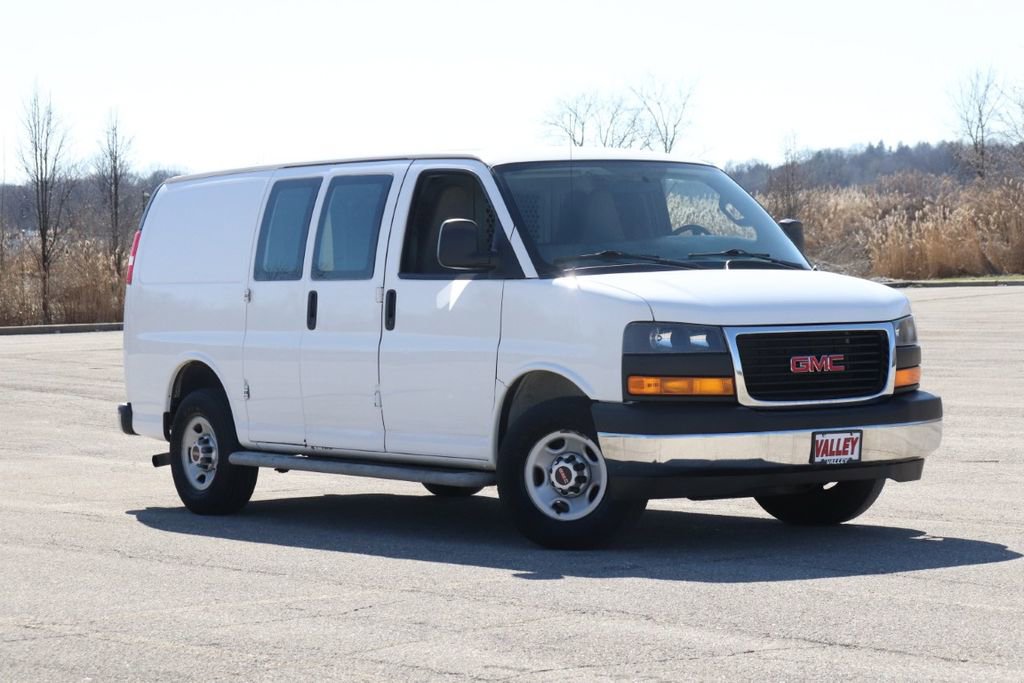 Used 2017 GMC Savana 2500 image 2