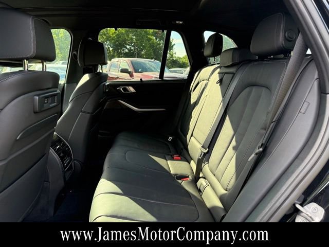 Used 2022 BMW X5 xDrive40i w/ Executive Package AWD/4WD image 17