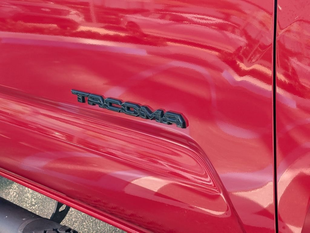 Used 2022 Toyota Tacoma TRD Sport image 9