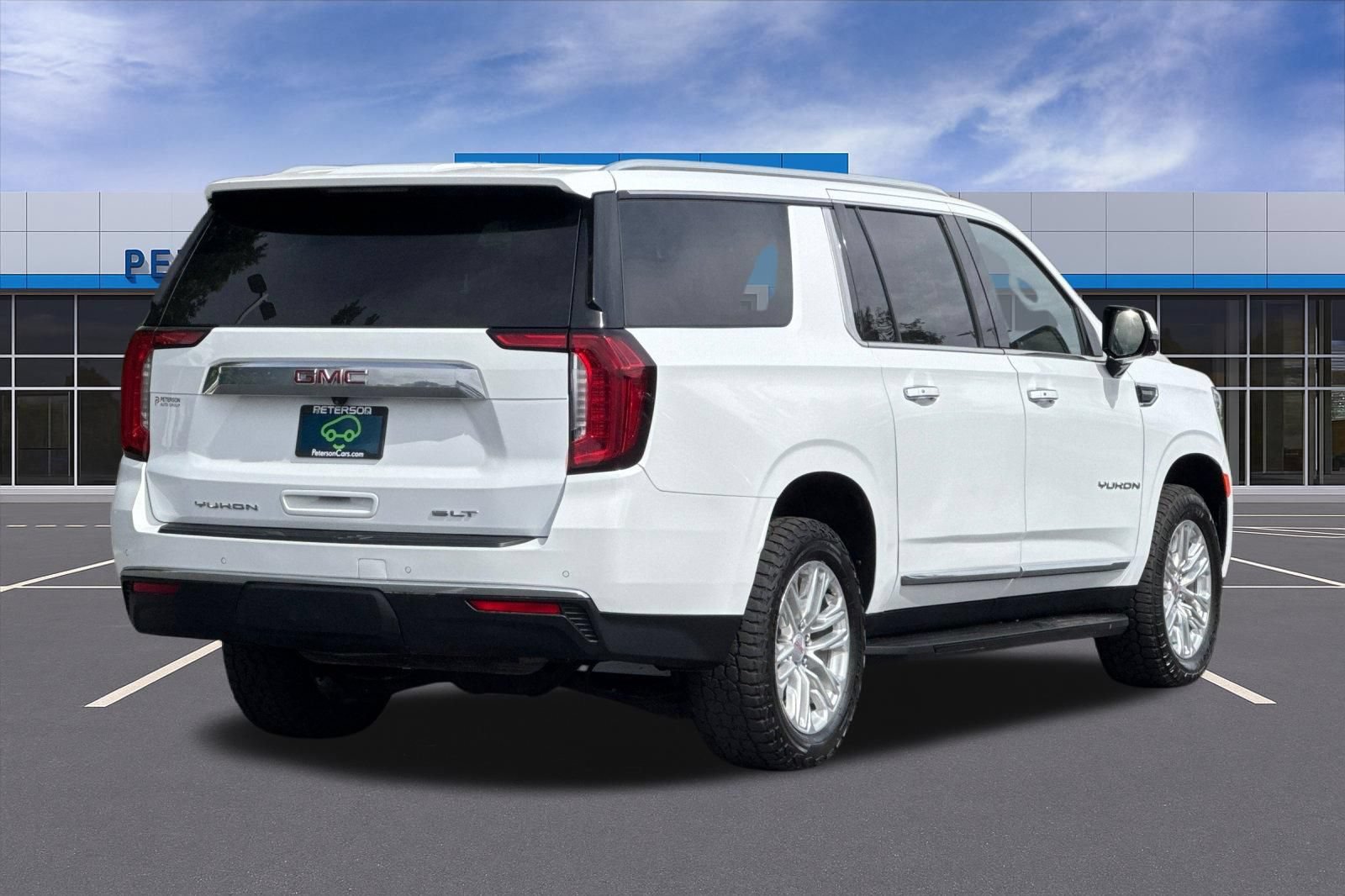 Certified 2024 GMC Yukon XL SLT w/ SLT Premium Package AWD/4WD image 4
