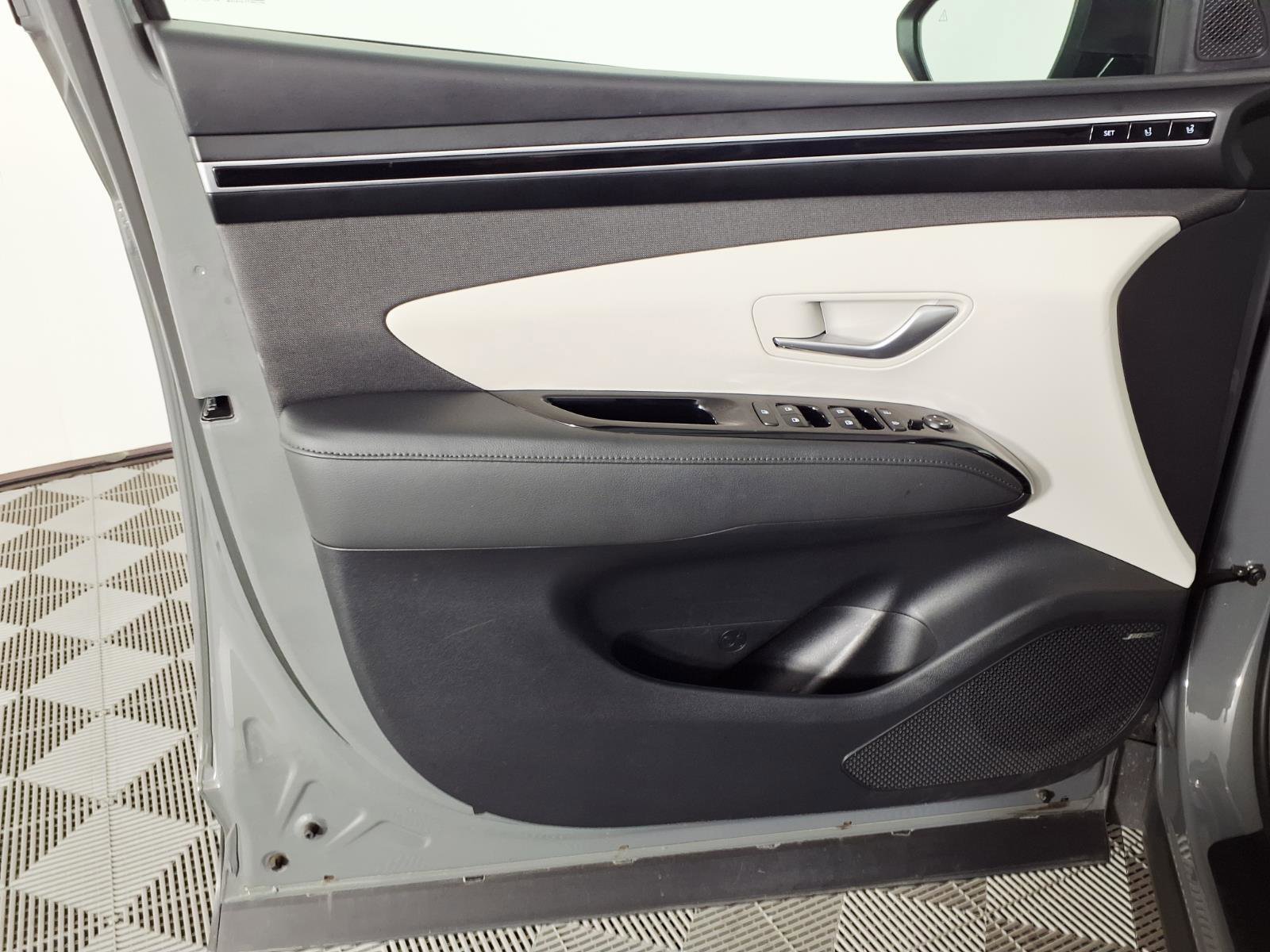 Certified 2024 Hyundai Tucson Limited FWD image 16