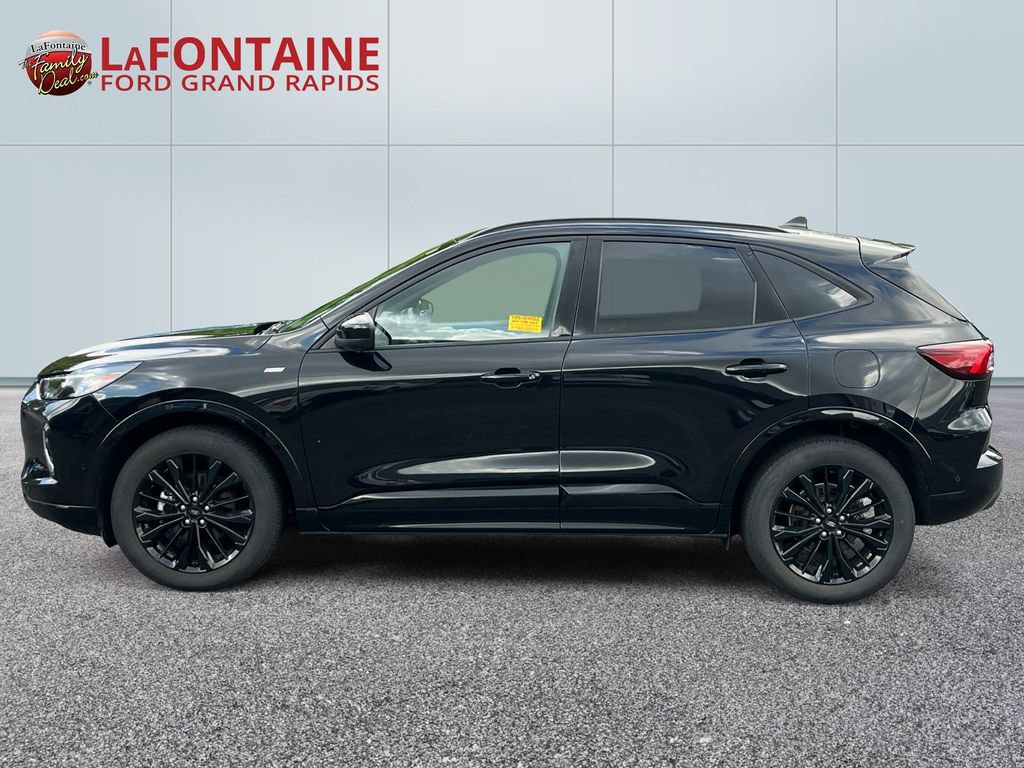 Certified 2023 Ford Escape ST-Line Elite w/ Premium Technology Package AWD/4WD image 4