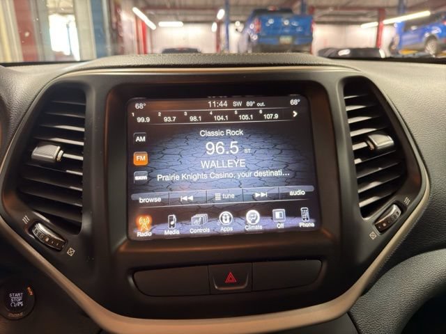 Used 2015 Jeep Cherokee Limited AWD/4WD image 3
