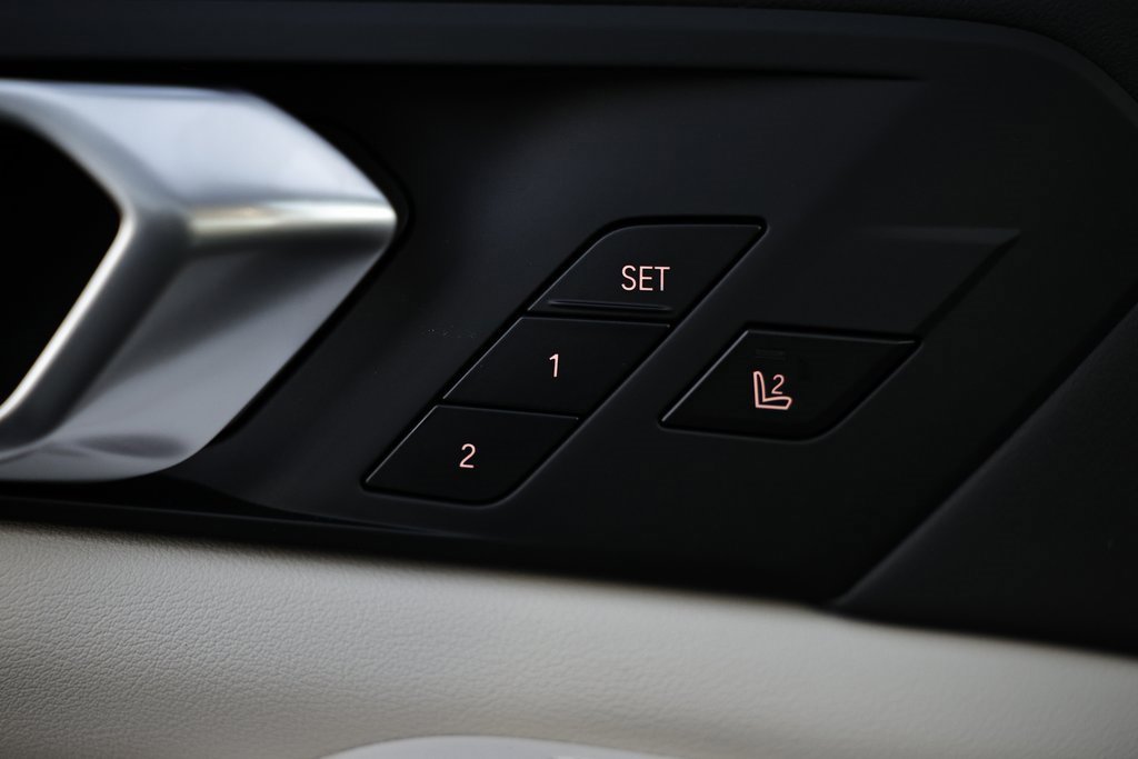 New 2026 BMW X5 xDrive40i w/ M Sport Package image 17