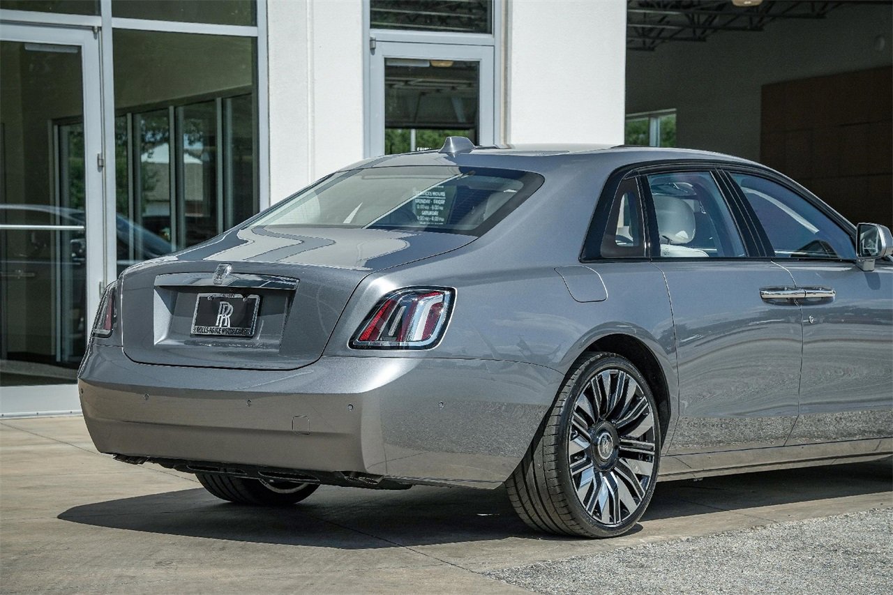 New 2025 Rolls-Royce Ghost image 8