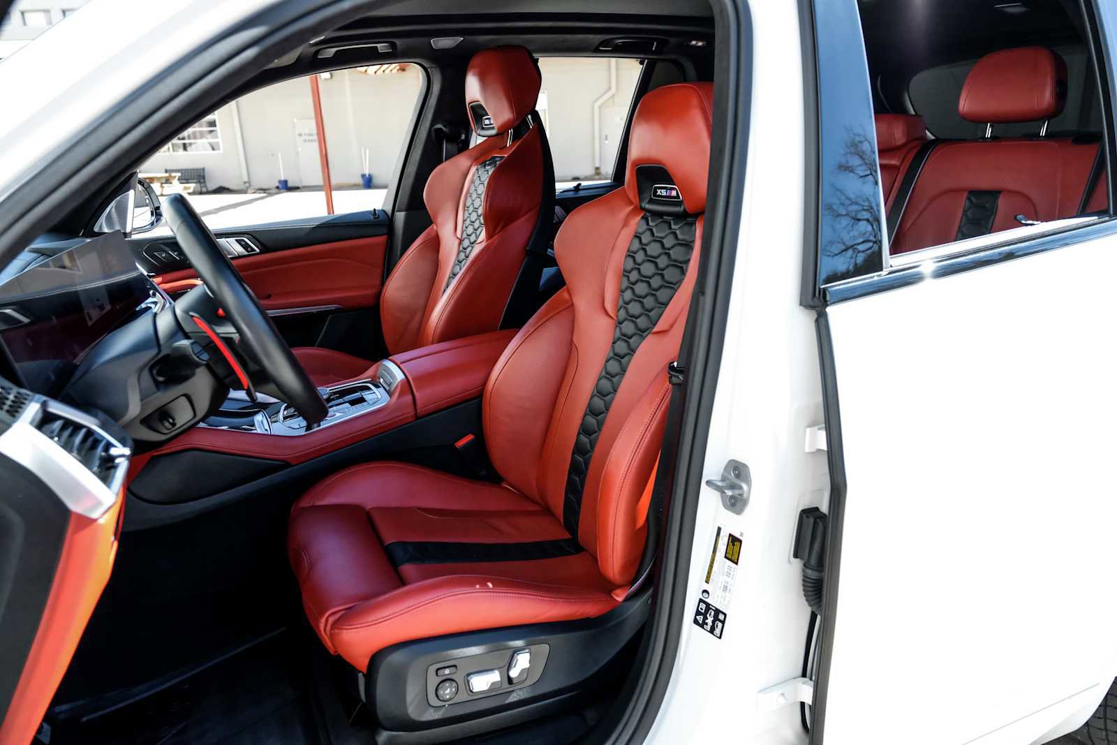 Used 2025 BMW X5 M Competition w/ Executive Package image 34