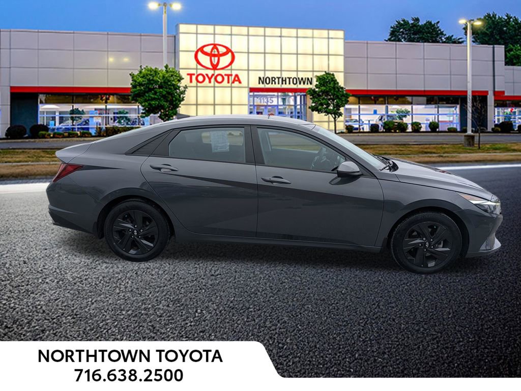 Used 2023 Hyundai Elantra SEL image 12